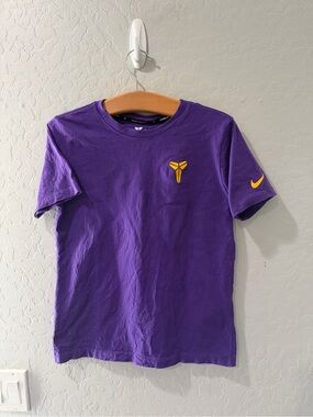 Nike Kobe Bryant Mamba Mentality Pocket Logo Shirt Youth Large Bin 2